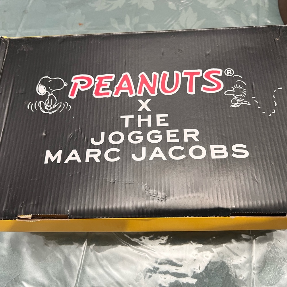 Marc Jacobs Peanuts Jogger Box in Black and Yellow